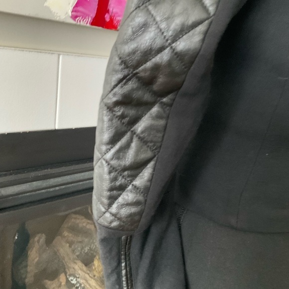 Roberto Cavalli Exquisite Women's Black Quilted Jacket. Ptp 17” length 1… - Picture 9 of 14